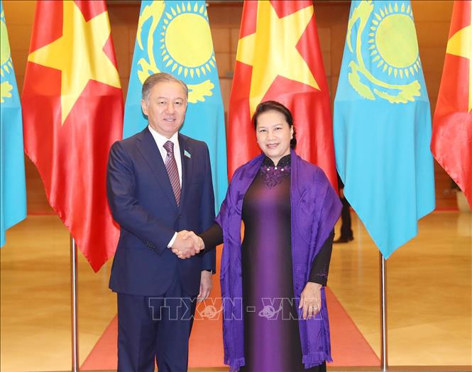 Chủ tịch Quốc hội Nguyễn Thị Kim Ngân hội đàm với Chủ tịch Hạ viện Kazakhstan