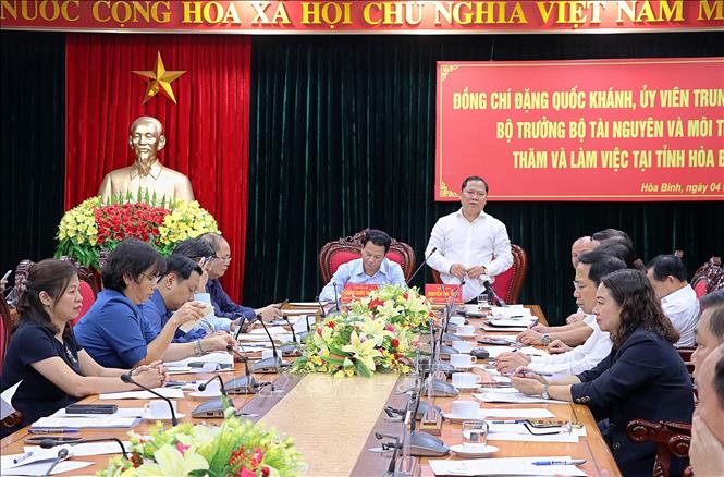 Đoàn công tác Bộ Tài nguyên và Môi trường làm việc tại Hòa Bình