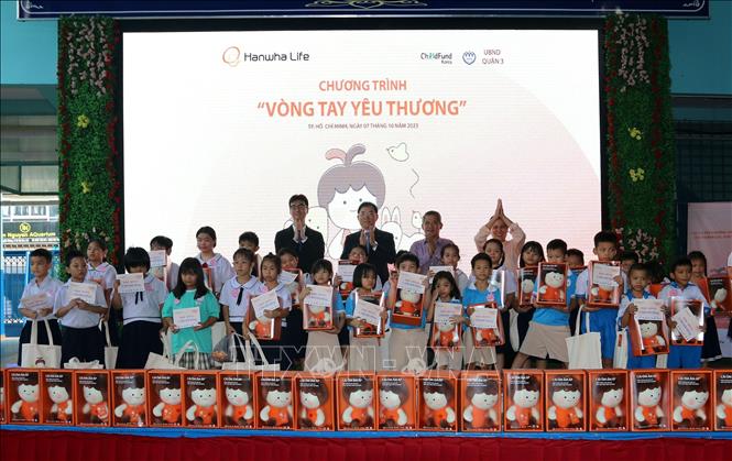 'Vòng tay yêu thương' - kết nối, hỗ trợ trẻ em có hoàn cảnh khó khăn