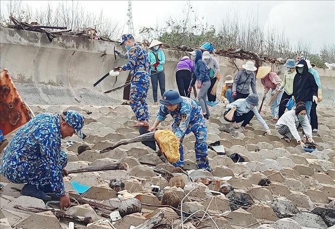 Tuổi trẻ Vùng 4 Hải quân tham gia 'Ngày thứ 7 tình nguyện'