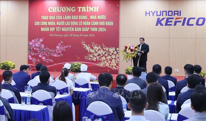 Thủ tướng tặng quà, chúc Tết công nhân có hoàn cảnh khó khăn tại Hải Dương