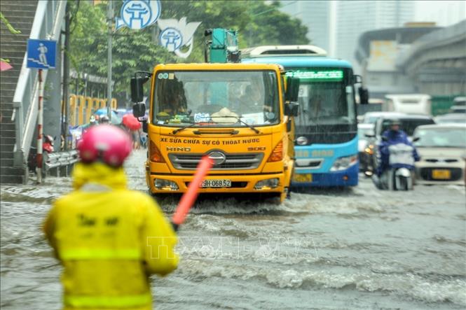 Hà Nội tập trung nhân lực tiêu nước, chống ngập trong các trận mưa tiếp theo