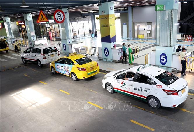 Ngăn chặn gian lận giá cước taxi, ép khách tại sân bay Tân Sơn Nhất