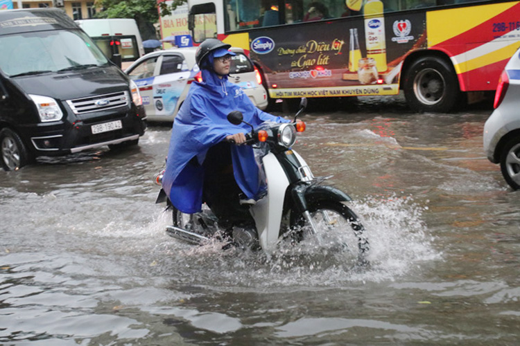 Nhiều khu vực trên cả nước mưa dông, đề phòng lốc, sét, mưa đá và gió giật mạnh