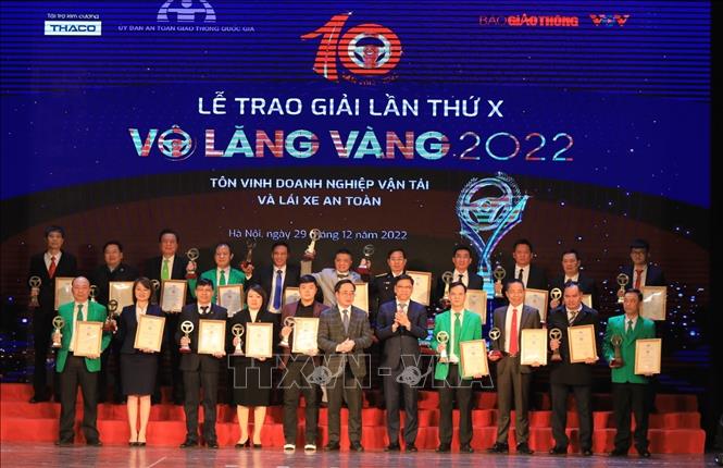 Trao giải Vô lăng vàng năm 2022 tôn vinh doanh nghiệp vận tải và lái xe an toàn