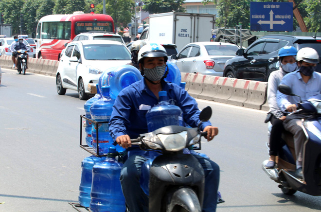 Phơi mình mưu sinh dưới nắng lửa