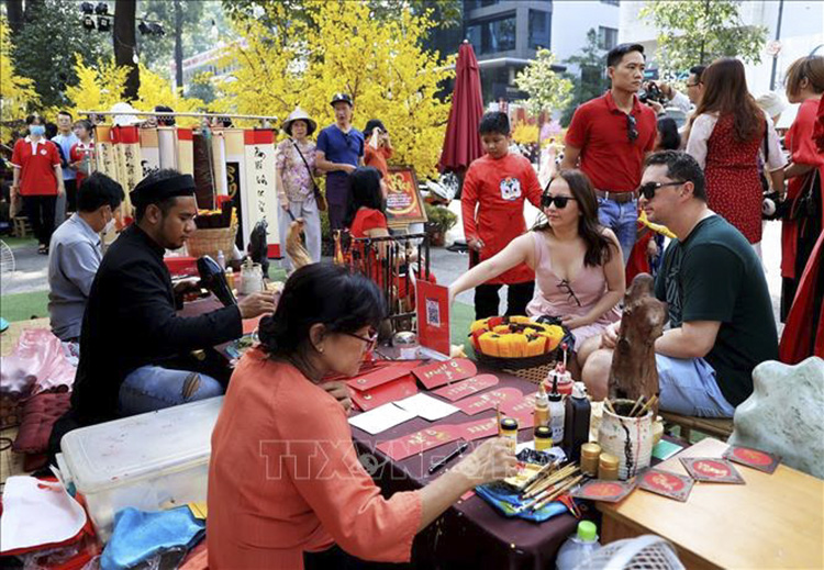 Thời tiết ngày mùng 1 Tết: Bắc Bộ có mưa nhỏ vài nơi, Trung Bộ, Nam Bộ trời nắng