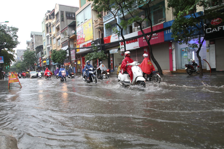 Nhiều khu vực trên cả nước có mưa rào và dông