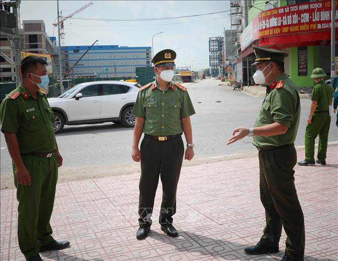 Thủ lĩnh Công an trên tuyến đầu chống dịch COVID-19