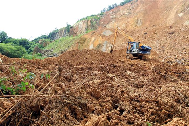 Khắc phục kịp thời vụ sạt lở 3.000m3 đất đá trên núi Xuân Sơn, Hải Phòng