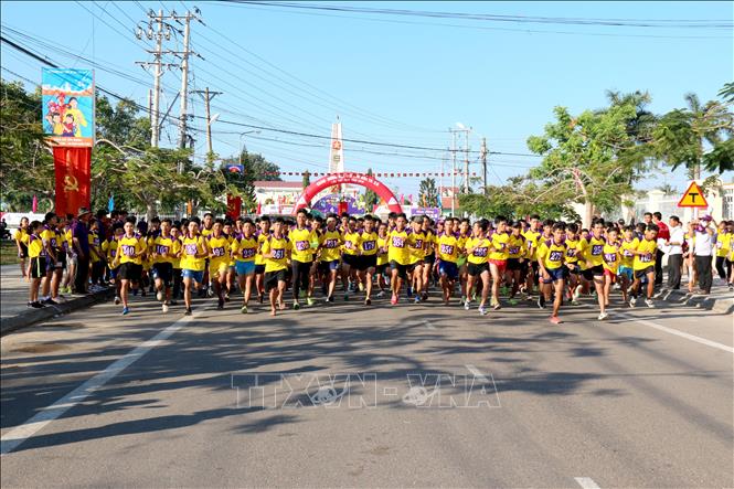 Thi leo núi Tà Cú ở Bình Thuận 