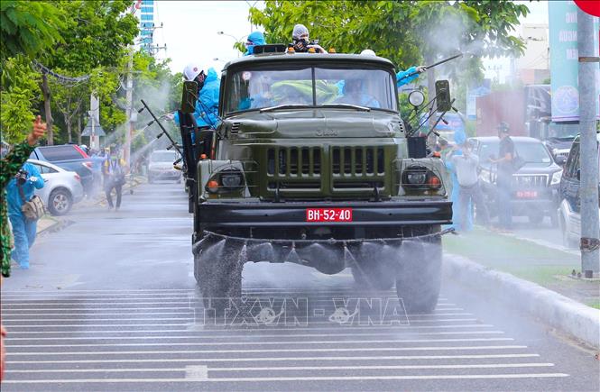 Khử khuẩn khu vực nguy cơ lây nhiễm cao ở quận Sơn Trà, Đà Nẵng