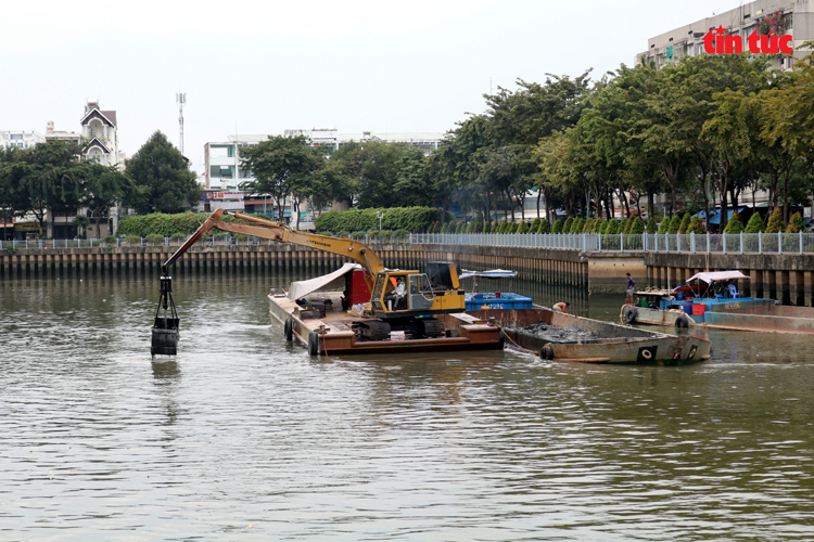 Kênh Nhiêu Lộc - Thị Nghè tái ô nhiễm vì rác thải sau mưa lớn kéo dài