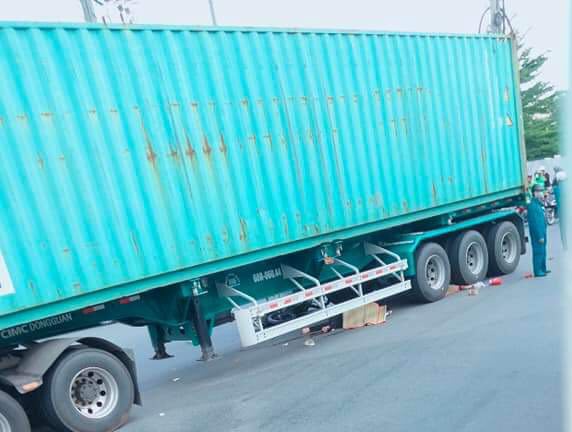 TP Hồ Chí Minh: Va chạm với xe container, 2 mẹ con tử vong