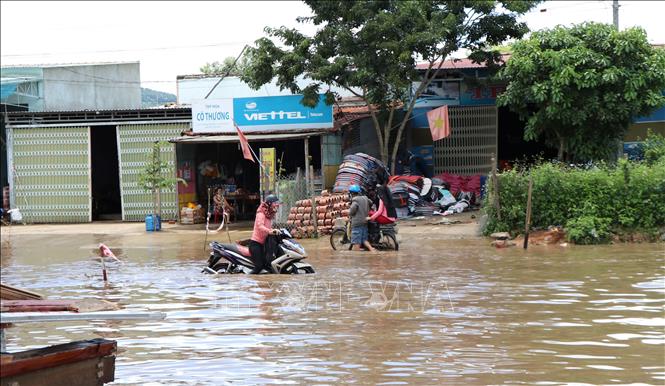 Đường Hồ Chí Minh đoạn qua Ngọc Hồi, Kon Tum ngập sâu sau mưa lớn kéo dài