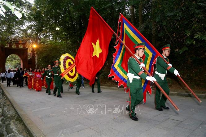 Dâng hương tưởng niệm các Vua Hùng đêm giao thừa Tết Kỷ Hợi 2019