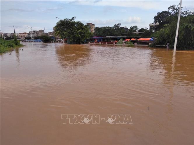 Mưa lớn kéo dài ở Quảng Ninh khiến một người mất tích, nhiều tuyến phố ngập nặng