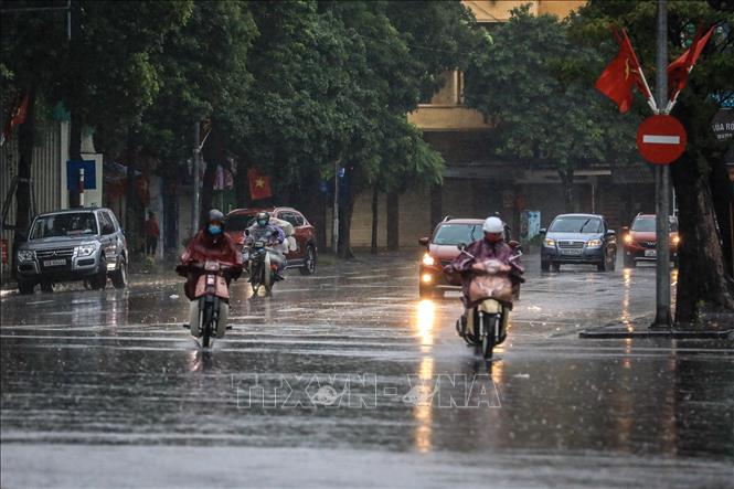 Mưa dông, gió giật mạnh tại nhiều vùng trên cả nước