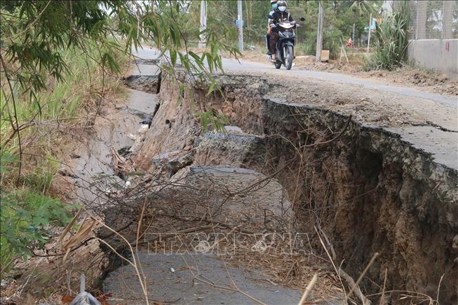 Sạt lở diễn biến phức tạp, ảnh hưởng sản xuất và đời sống người dân Tiền Giang