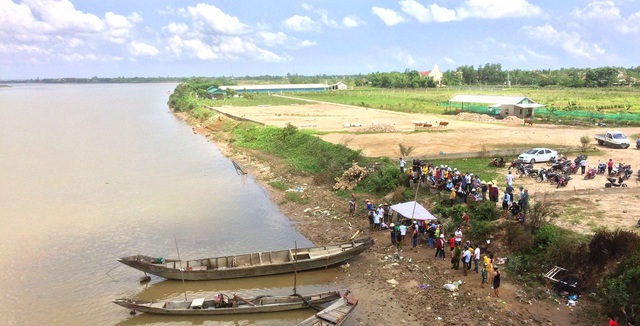 Tìm thấy thi thể 3 người trong một gia đình nghi nhảy cầu tự vẫn