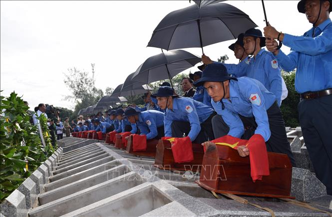 Truy điệu, an táng 99 hài cốt liệt sỹ quân tình nguyện hy sinh tại Campuchia