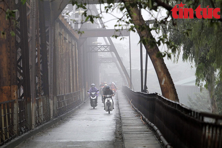 Đêm 26/11, vùng núi và trung du Bắc Bộ mưa rào và có nơi có dông