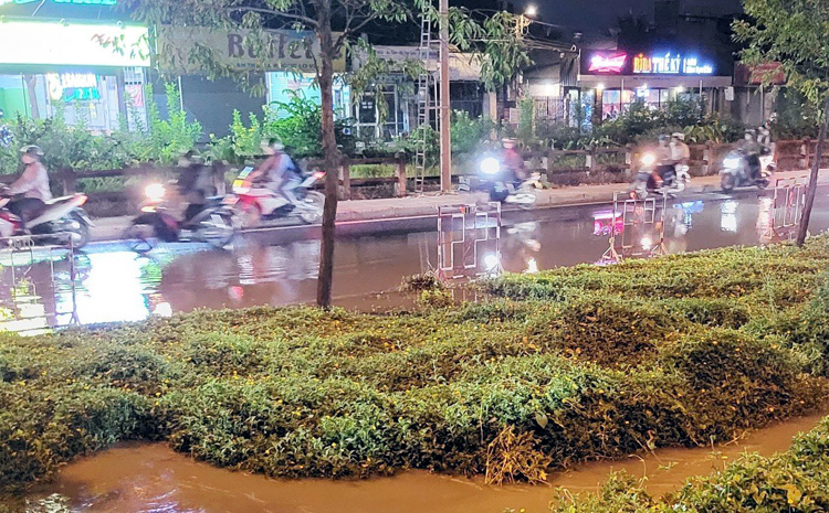 TP Hồ Chí Minh: Bể ống cấp nước, thành phố Thủ Đức và nhiều quận bị yếu nước