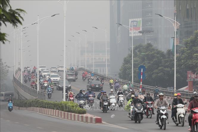 Hà Nội mù sương, không khí ô nhiễm nặng