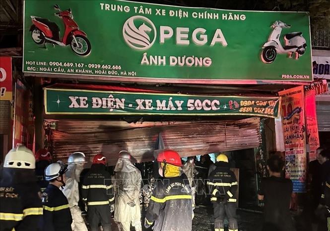 Cháy cửa hàng kinh doanh xe đạp, xe máy điện làm 3 người tử vong