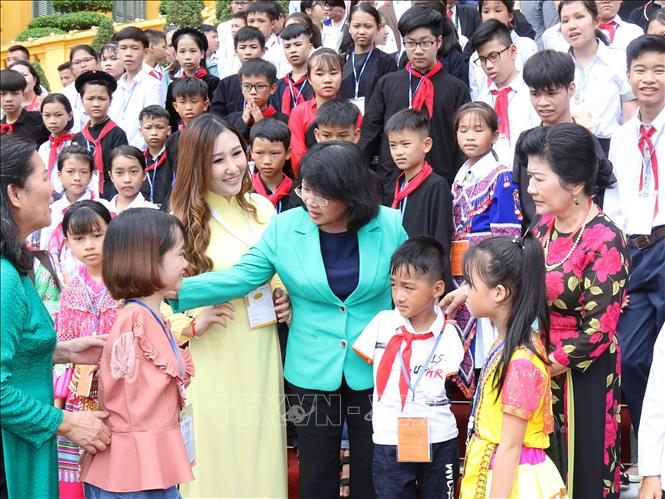 Phó Chủ tịch nước Đặng Thị Ngọc Thịnh gặp mặt Đoàn trẻ em vượt khó vươn lên