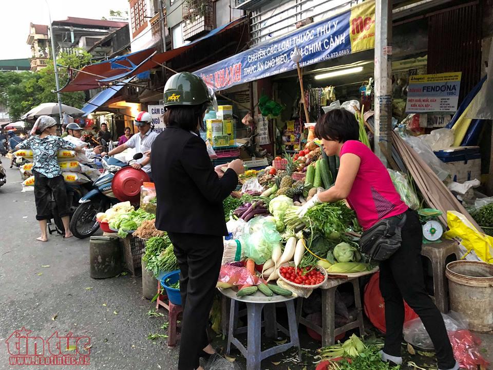 Nông dân dư thừa củ cải nhưng giá chợ vẫn cao gấp nhiều lần