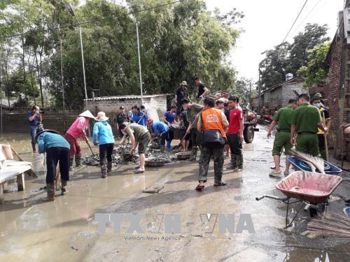 Hà Nội nỗ lực đảm bảo vệ sinh môi trường vùng ngập nước tại Chương Mỹ