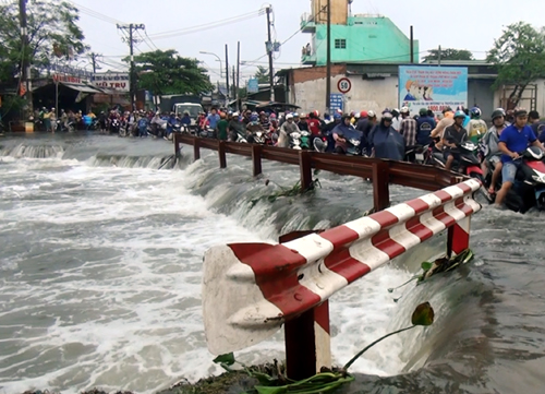 Bão số 9: Nước cuốn trôi nam thanh niên đang trên đường về nhà ở TP Hồ Chí Minh