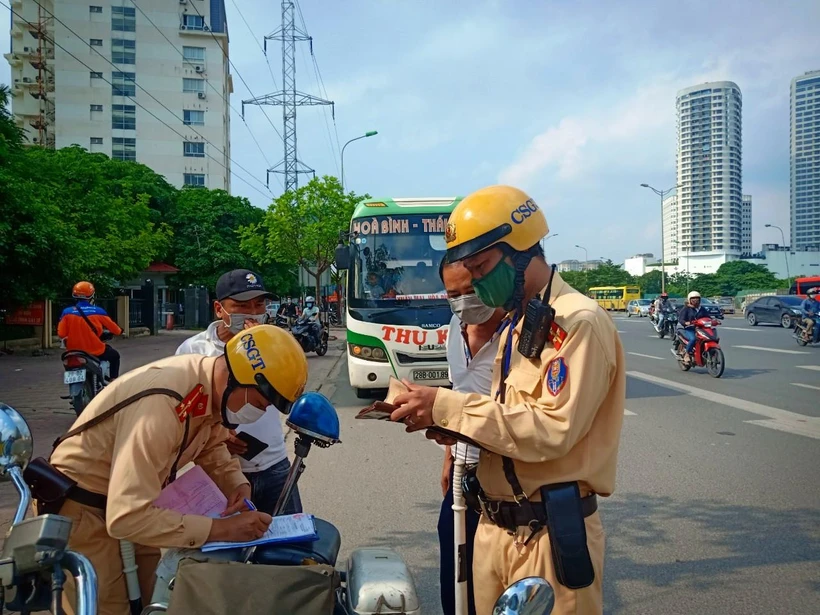 Công bố đường dây nóng phản ánh về vận tải Tết Nhâm Dần 2022 | Vietnam+ (VietnamPlus)