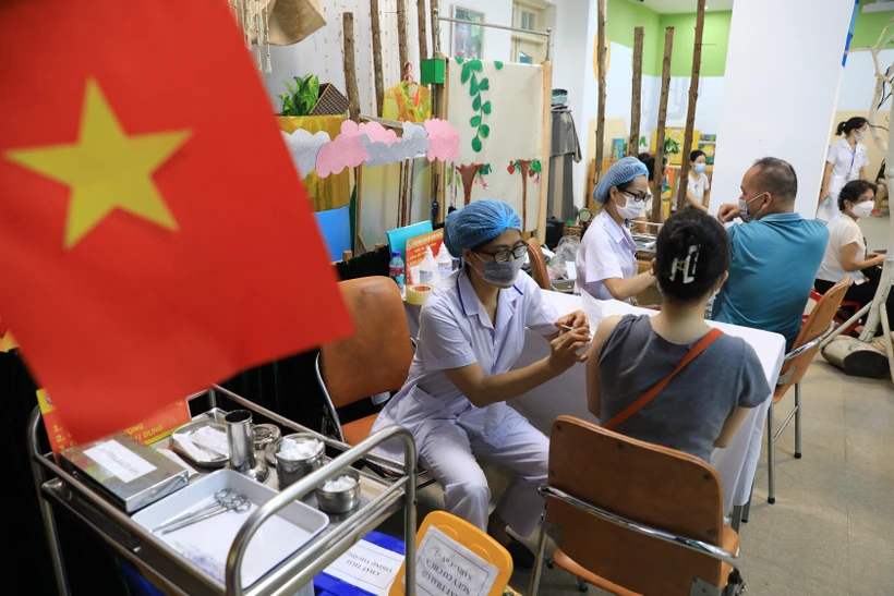 Hộ chiếu vaccine: 'Chìa khóa vàng' mở cánh cửa phục hồi kinh tế | Vietnam+ (VietnamPlus)