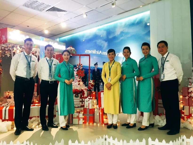 Tiếp viên hàng không Vietnam Airlines: Làm nghề với 'tâm niệm 3T' | Vietnam+ (VietnamPlus)