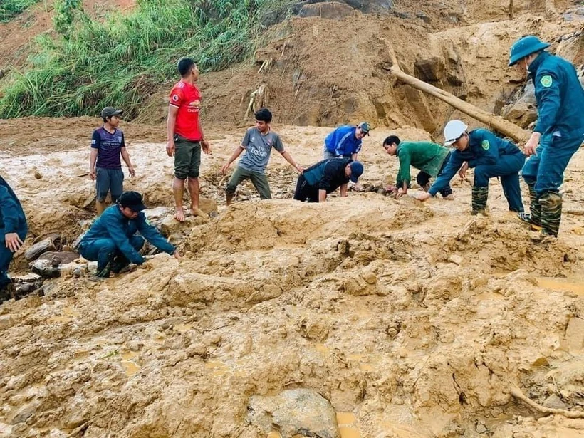 Quảng Nam: Đã tìm thấy 5 thi thể trong vụ sạt lở tại Phước Sơn | Vietnam+ (VietnamPlus)