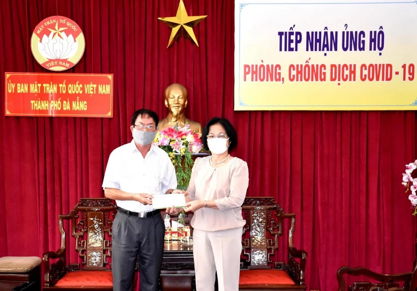 Ủng hộ các lực lượng tại Đà Nẵng, Hà Nội phòng, chống dịch | Vietnam+ (VietnamPlus)