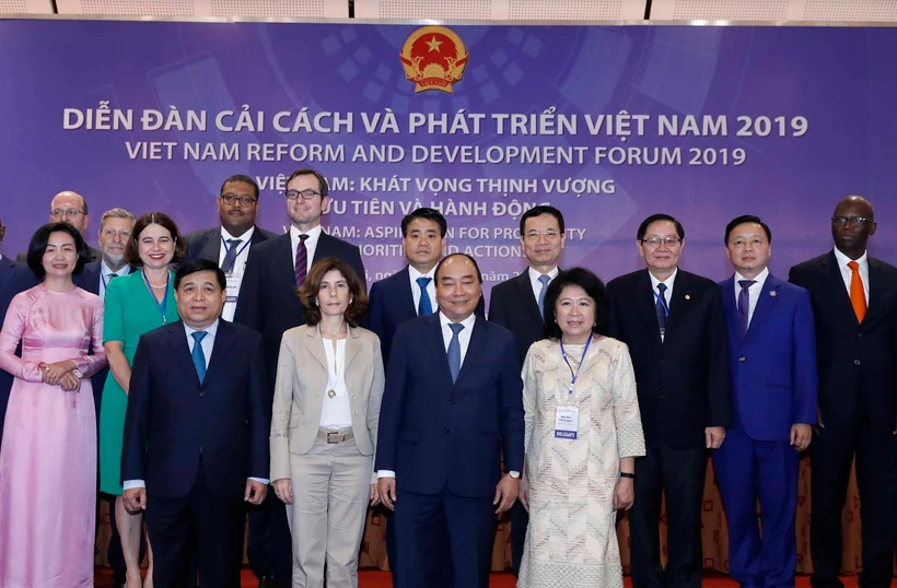 Thủ tướng tiếp các chuyên gia dự Diễn đàn Cải cách-Phát triển Việt Nam | Vietnam+ (VietnamPlus)