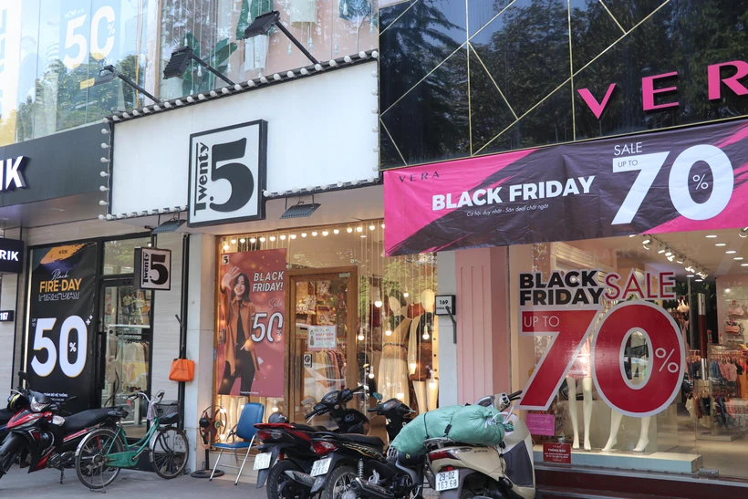 Black Friday 2022: Bùng nổ khuyến mãi, người mua 'thăm dò' thị trường | Vietnam+ (VietnamPlus)