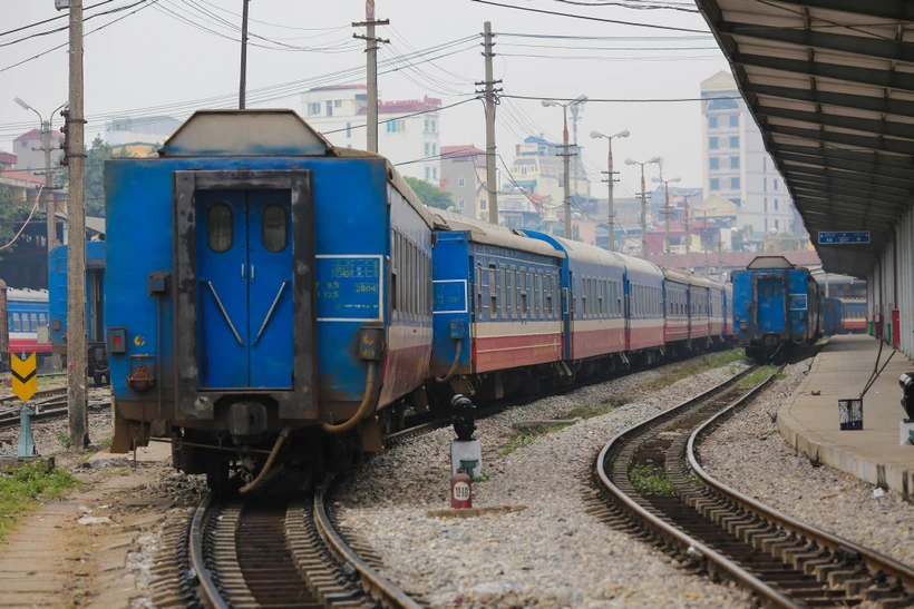 Ngành đường sắt tạm dừng chạy tàu khách chặng Hà Nội-Hải Phòng | Vietnam+ (VietnamPlus)