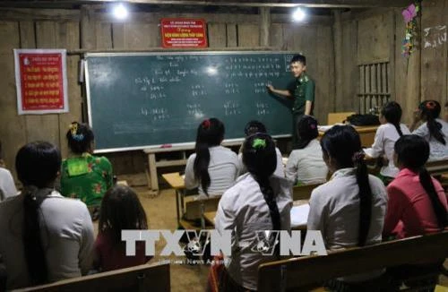 Chiến sỹ quân hàm xanh Vàng Lao Lừ “gieo chữ trên non” | Báo ảnh Dân tộc và Miền núi