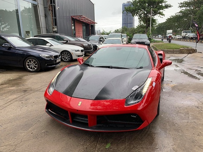 Tuấn Hưng ví ngựa đỏ Ferrari là biểu tượng 'sống' và đam mê