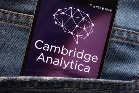 Ủy ban Thương mại liên bang Mỹ khởi kiện Cambidge Analytica