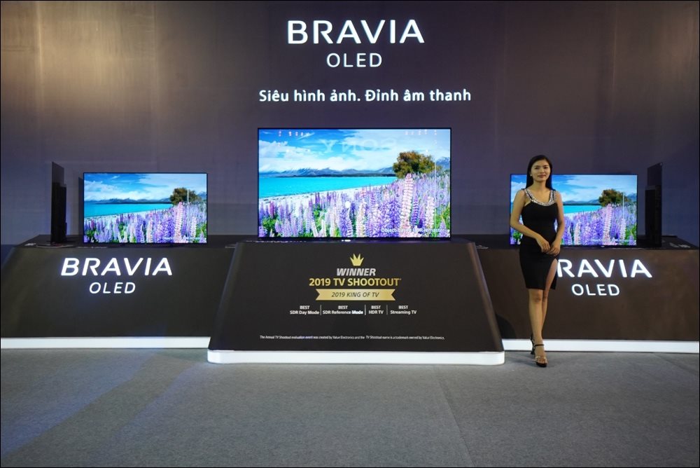 Sony Show 2019 trưng bày máy ảnh Alpha 7R IV, tai nghe chống ồn WF-XM3, robot Aibo