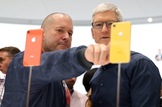 Tim Cook bác bỏ cáo buộc có hiềm khích với “ông hoàng thiết kế” Jony Ive