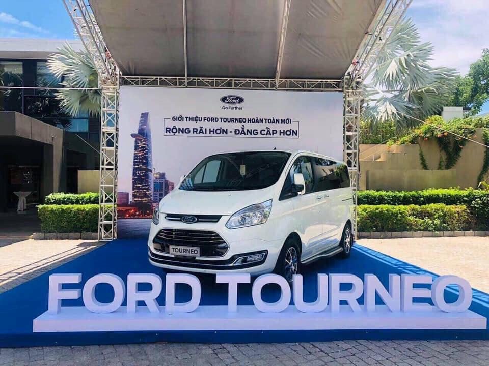 Ford Tourneo lộ thêm hình ảnh và thông tin trước khi ra mắt