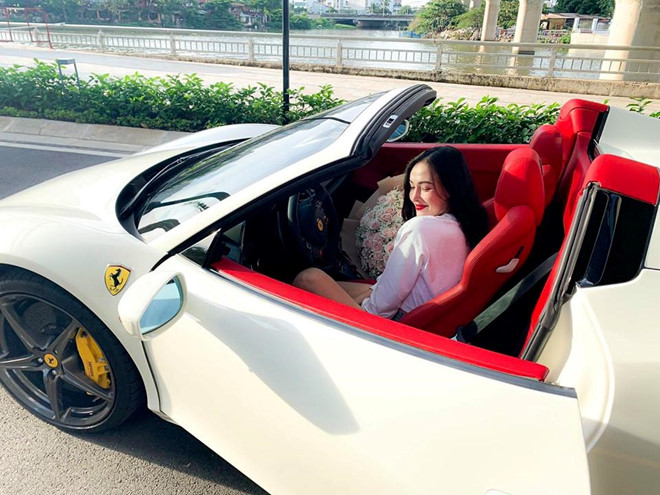 Ferrari 458 Spider thứ 2 cập bến VN, thuộc sở hữu hot girl Sài thành