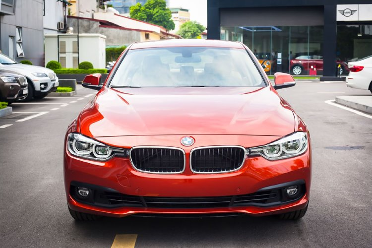 BMW 320i giảm gần 300 triệu đồng tại thị trường Việt Nam