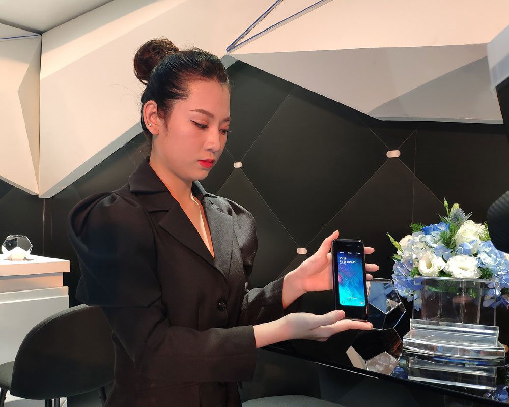 Siêu phẩm Galaxy Fold giá 50 triệu đồng mới ra đã cháy hàng, Samsung cho đặt trước Galaxy Fold lần thứ ba